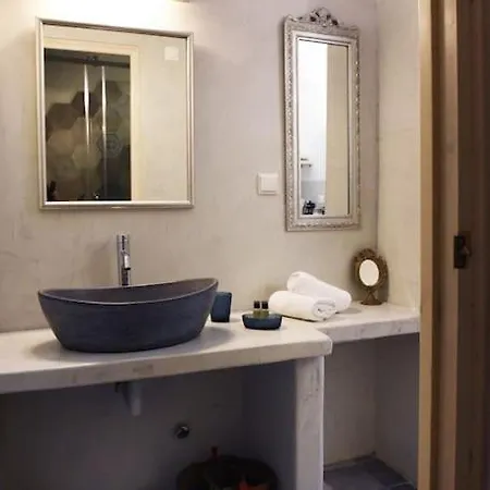 Calderimi, A Cosy,warm And Renovated House In Fira (Santorini)